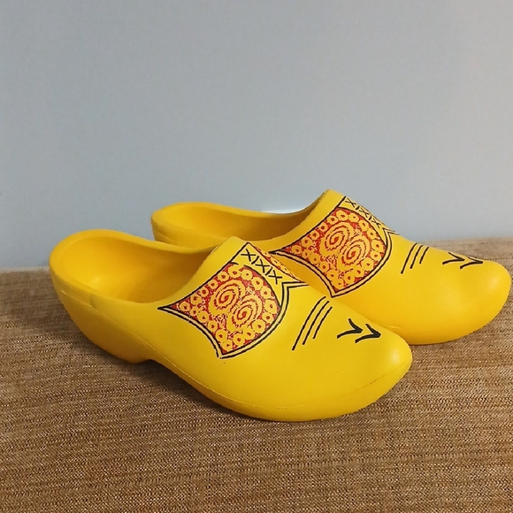 Yellow  Clogs Sz 44, fit size 11 women's size, New Without Tag Or Box - Picture 1 of 7